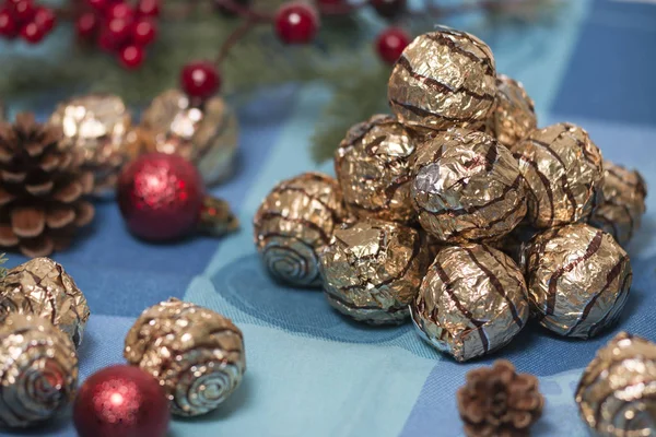 Pile Sweet Chocolate Candies Christmas Celebrations Table Cloth — Stock Photo, Image