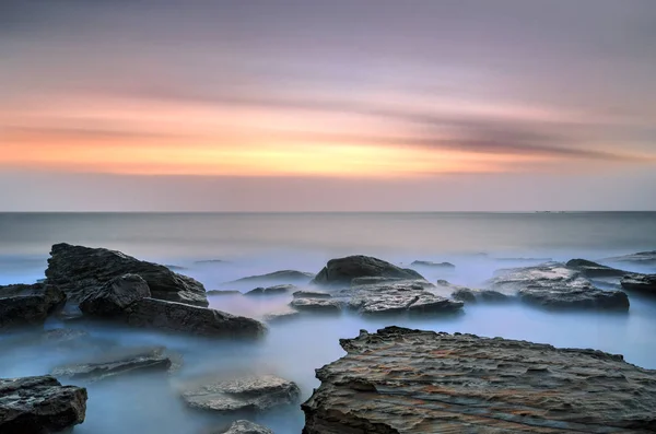 Sunrise Rocks Coogee Beach Long Exposure Showing Movement Clouds Ocean — Stock Photo, Image