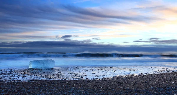 Iceburg Pantai Pasir Hitam Saat Matahari Terbenam Islandia Selatan — Stok Foto