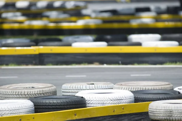Neumáticos Viejos Utilizados Como Zona Parachoques Circuito Carreras Karts Profundidad — Foto de Stock