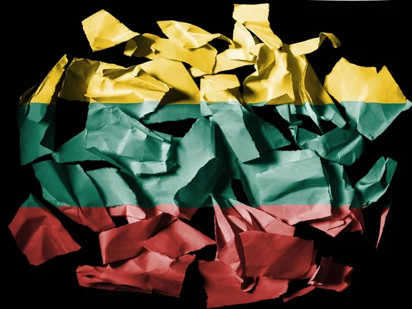 Litwa Flaga Litwy Malowane Kawałki Poszarpane Papieru Czarnym Tle — Zdjęcie stockowe