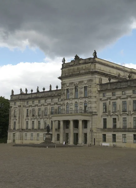 Stary Pałac Meklemburgii Pochmurny Dzień — Zdjęcie stockowe