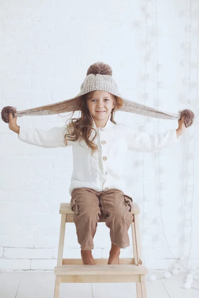 Menina Bonito Anos Idade Vestindo Malha Roupas Inverno Moda Posando — Fotografia de Stock