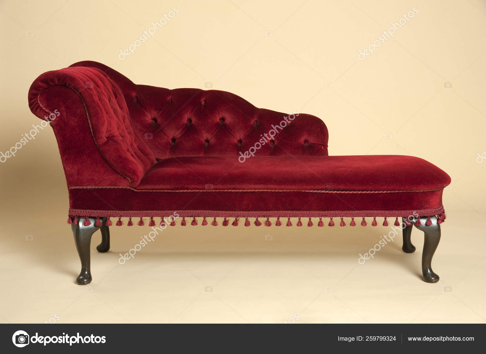 bestuurder Maori amplitude Chaise Longue Seat Covered Dark Red Velvet Stock Photo by ©YAYImages  259799324