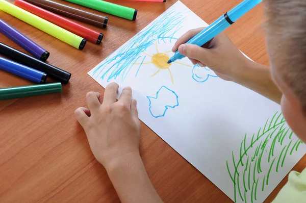 Bambino Disegna Cielo Sole Carta Bianca Colore Pensil — Foto Stock