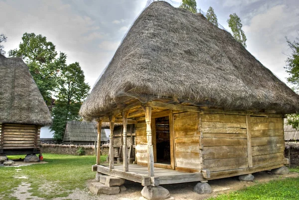 Pequeña Casa Madera Estilo Antiguo Pueblo Rumano — Foto de Stock