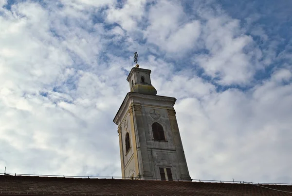 Ver Monasterio Big Remeta Serbia Las Nubes Fondo — Foto de Stock