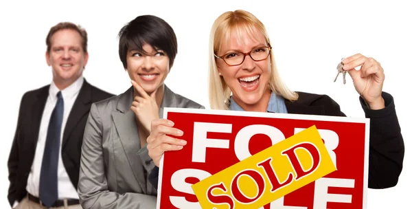 Real Estate Team Blonde Woman Front Holding Keys Sold Sale — Stock Photo, Image