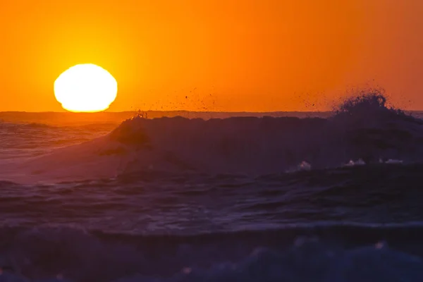 Kleurrijke Oceaan Golven Bij Zonsondergang Chili — Stockfoto