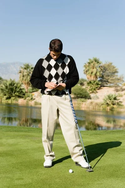 Homem Jogando Golfe Livre — Fotografia de Stock