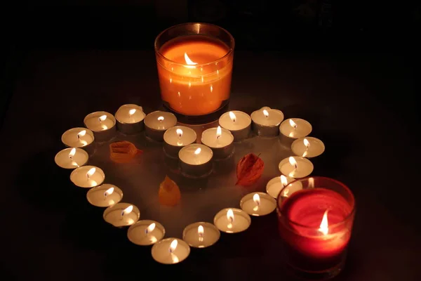 Sercu Świece Jest Oznaką Miłości Romantyczny Wieczór — Zdjęcie stockowe