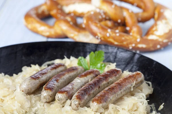 Norymberga Bratwurst Kapusta Patelni — Zdjęcie stockowe