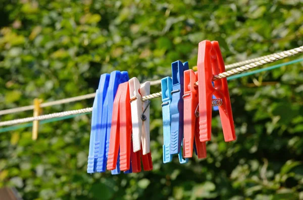 Κρεμάστρες Ρούχων Καρφίτσες Πλυντηρίου — Φωτογραφία Αρχείου