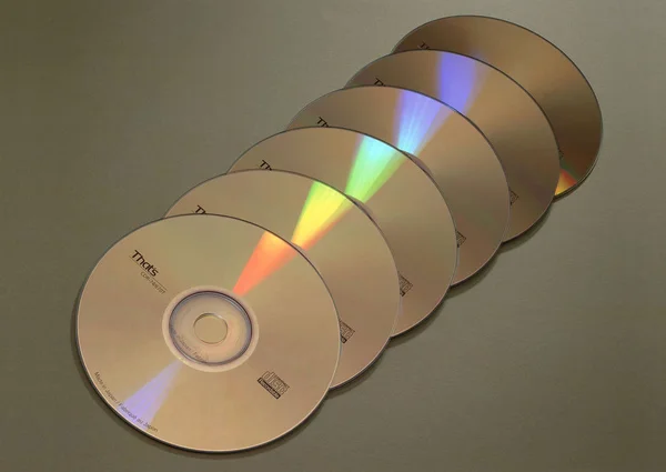 Bilgisayar Disklerinin Çok Renkli Yüzeyi — Stok fotoğraf