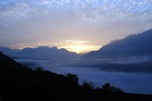 Sol Bakom Molnen — Stockfoto