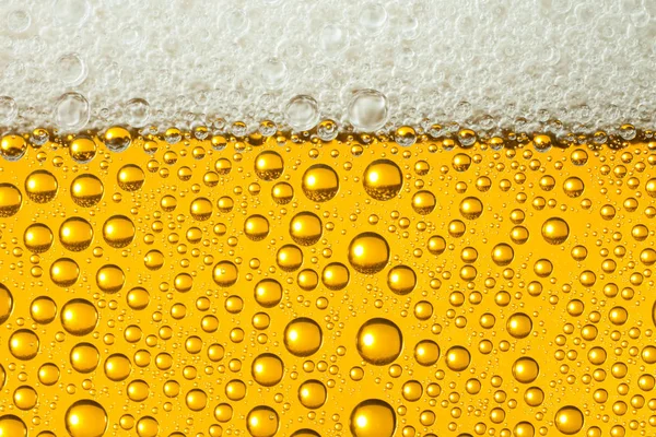 Primer Plano Vasos Sudorosos Cerveza Con Gotas Agua — Foto de Stock