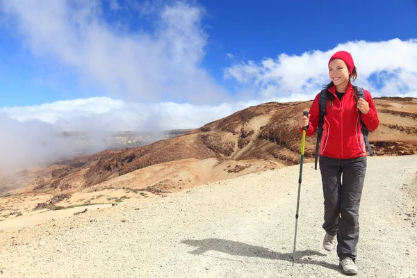 Senderismo Mujer Excursionista Mirando Espacio Vista Copia Hermoso Paisaje Escénico — Foto de Stock