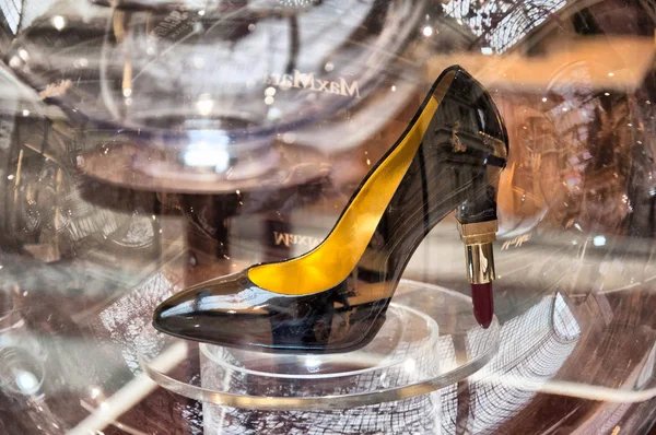 Красивые Туфли Высоком Каблуке Женщины Трибуне — стоковое фото