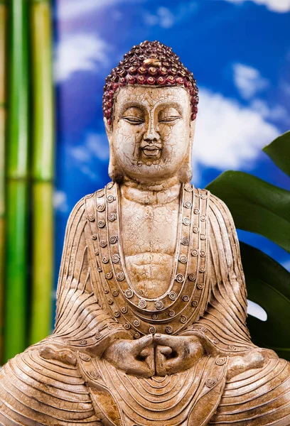 Buddha Und Blauer Himmel Hintergrund Lebendige Farben Natürlicher Ton — Stockfoto