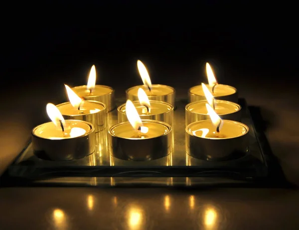 Ein Tablett Mit Kerzenlicht — Stockfoto