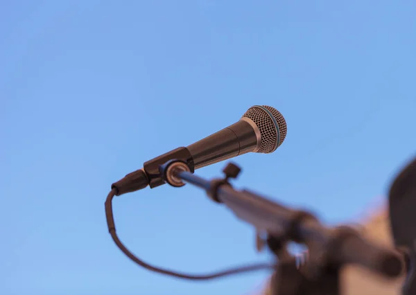 Micro Musique Contre Ciel Bleu Été Lors Concert Plein Air — Photo