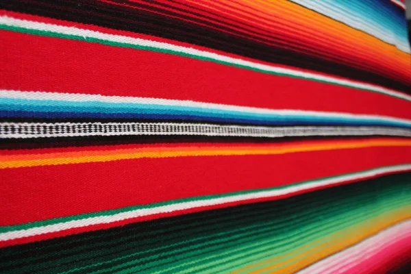 Мексика Традиционные Cinco Mayo Ковер Poncho Фиеста Фон Полосками Копирования — стоковое фото