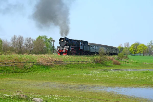 Steam Retro Train Passing Countryside — Stock Photo, Image