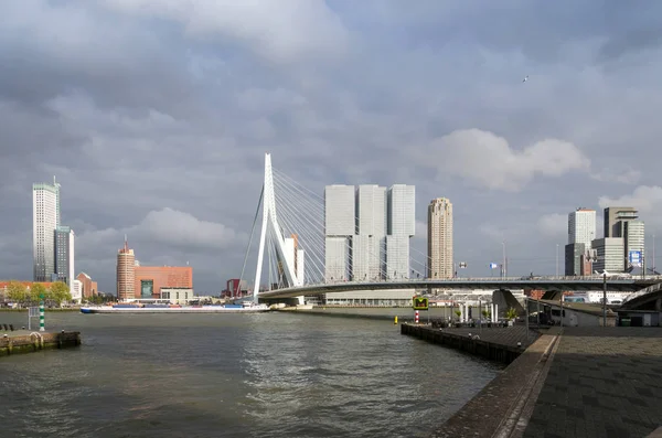 Γέφυρα Erasmus Ουρανοξύστη Στο Ρότερνταμ Ολλανδία — Φωτογραφία Αρχείου