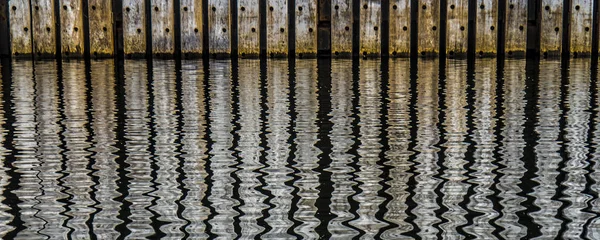 Molo Riflette Nell Acqua — Foto Stock