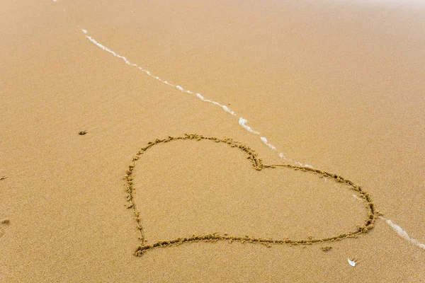 Herzform Strand Bei Sonnenschein — Stockfoto