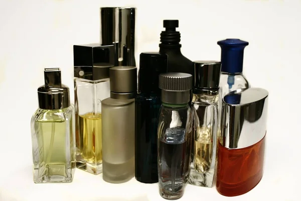 Néhány Parfümös Palack Fehér Háttérrel — Stock Fotó