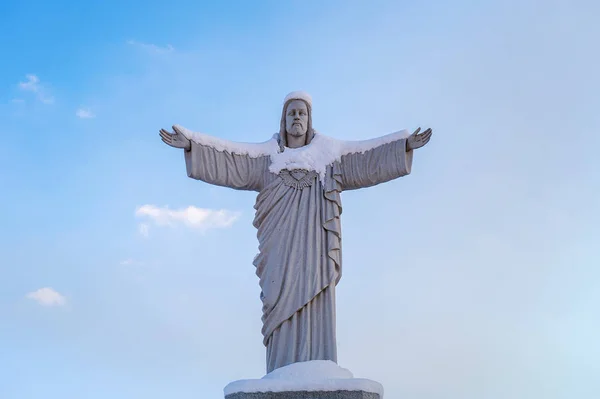Statua Chrystusa Zimie — Zdjęcie stockowe