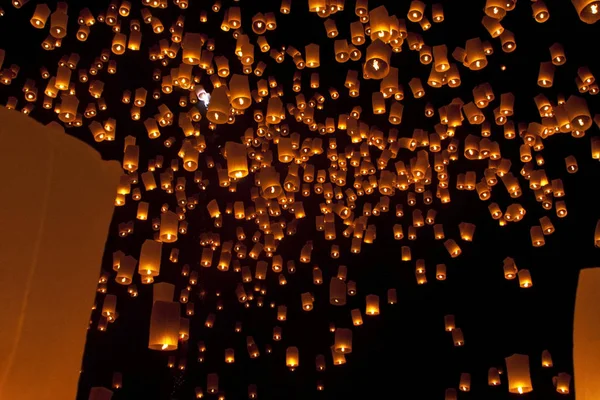 Sky Lanterns Festival Fuegos Artificiales Chiangmai Tailandia Loy Krathong Peng — Foto de Stock