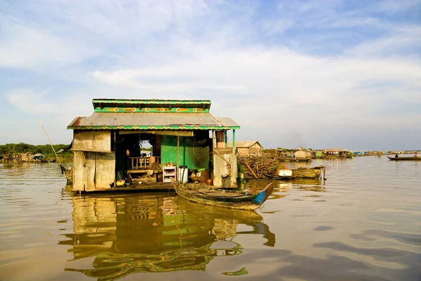 Image Village Flottant Chong Kneas Situé Bord Lac Tonle Sap — Photo