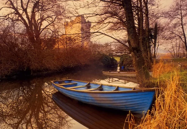 Temprano Mañana Lough Leane Mostrando Barco Amarrado Cerca Ross Castle — Foto de Stock