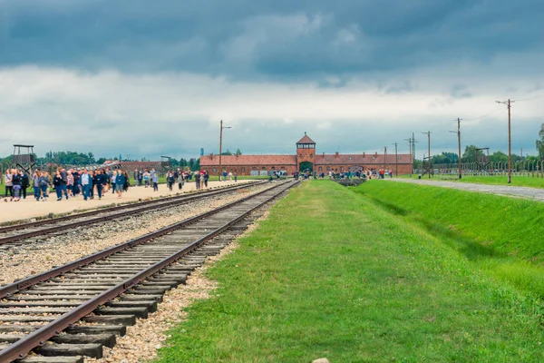 Auschwitz Polônia Agosto 2017 Turistas Para Campo Concentração Auschwitz Birkenau — Fotografia de Stock