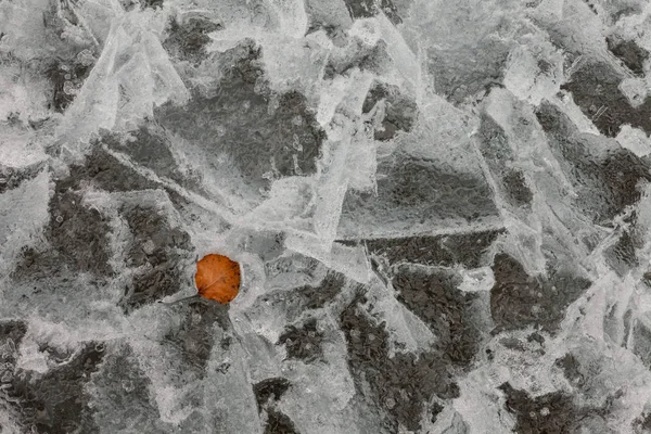 Oberfläche Einer Dicken Eisschicht Auf Dem See Verwittert Durch Zahlreiche — Stockfoto