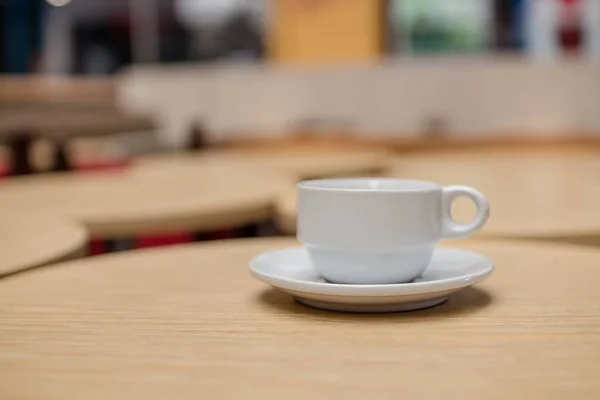 Tazza Caffè Sul Tavolo Vicino — Foto Stock