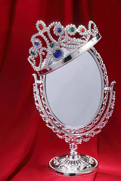 Tiara Top Mirror — Stock Photo, Image