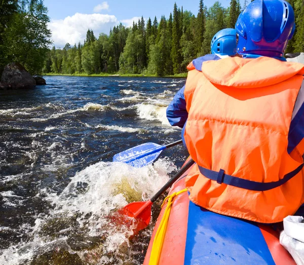 Δοκούς Μια Rafting Βάρκα Στον Ποταμό Pistojoki Στην Καρελία Ρωσία — Φωτογραφία Αρχείου