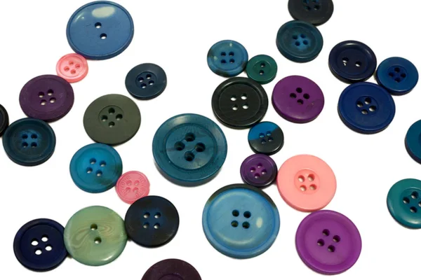 Yalıtılmış Beyaz Arka Plandaki Düğmelerin Birkaç Rengi — Stok fotoğraf