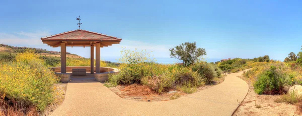 Altana Szlak Turystyczny Newport Coast Pobliżu Crystal Cove California Wiosną — Zdjęcie stockowe