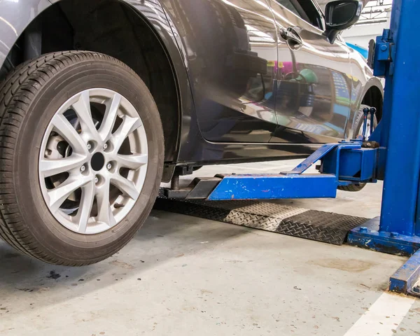 Garagem Serviço Automático Com Carro Elevador — Fotografia de Stock