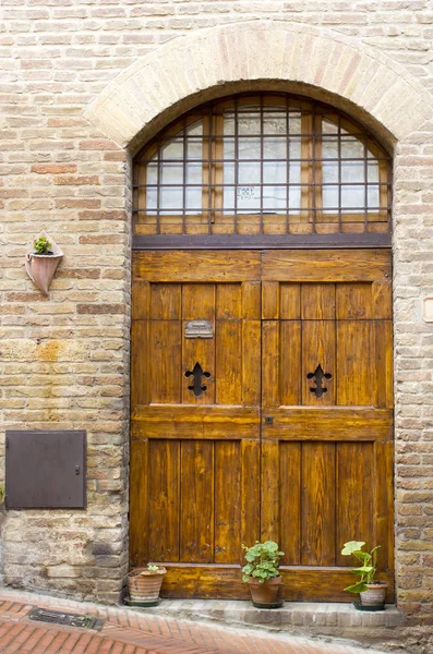 Güzel Toskana Kapıları San Gimignano Talya — Stok fotoğraf