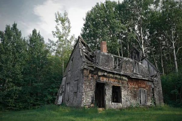 Effrayante Maison Hantée Parmi Les Arbres — Photo