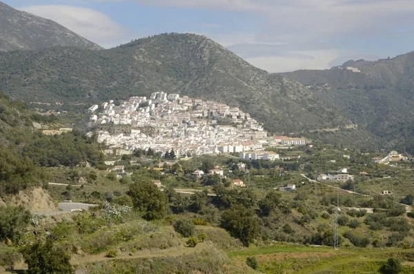 Ojen アンダルシア マラガ県スペインの山の中にある白い町 — ストック写真