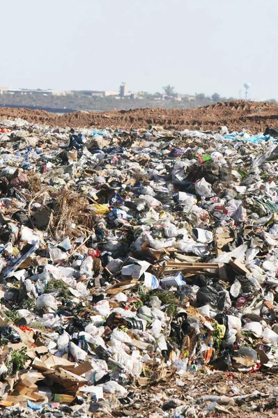 Enorme Cumulo Spazzatura Una Discarica Tutti Marchi Loghi Rimossi Digitalmente — Foto Stock