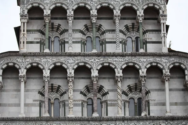 Lucca Kilátás Nyílik Szent Márton Dóm Homlokzata — Stock Fotó