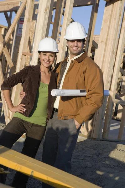 Casal Feliz Canteiro Obras — Fotografia de Stock