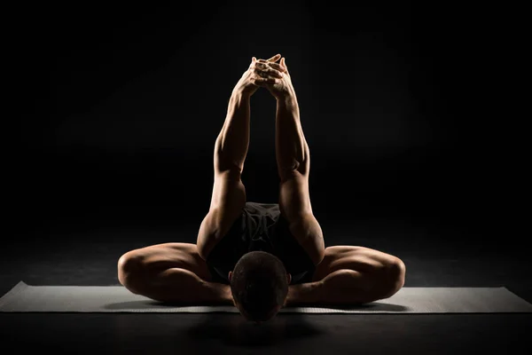 Young Man Performing Dwikonasana Yoga Mat — Stock Photo, Image